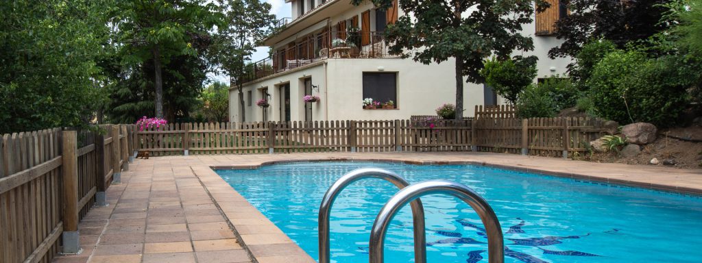 Piscina exterior grande - Instalaciones - Galeria Dondersteen Resort Foto 12